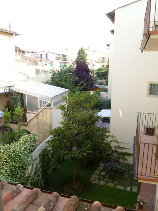 Romantic Apt In San Frediano Florence Exterior photo