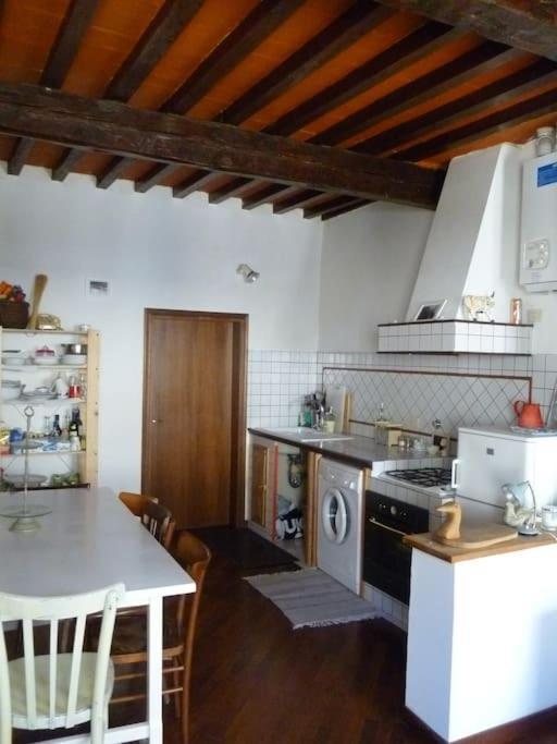 Romantic Apt In San Frediano Florence Exterior photo