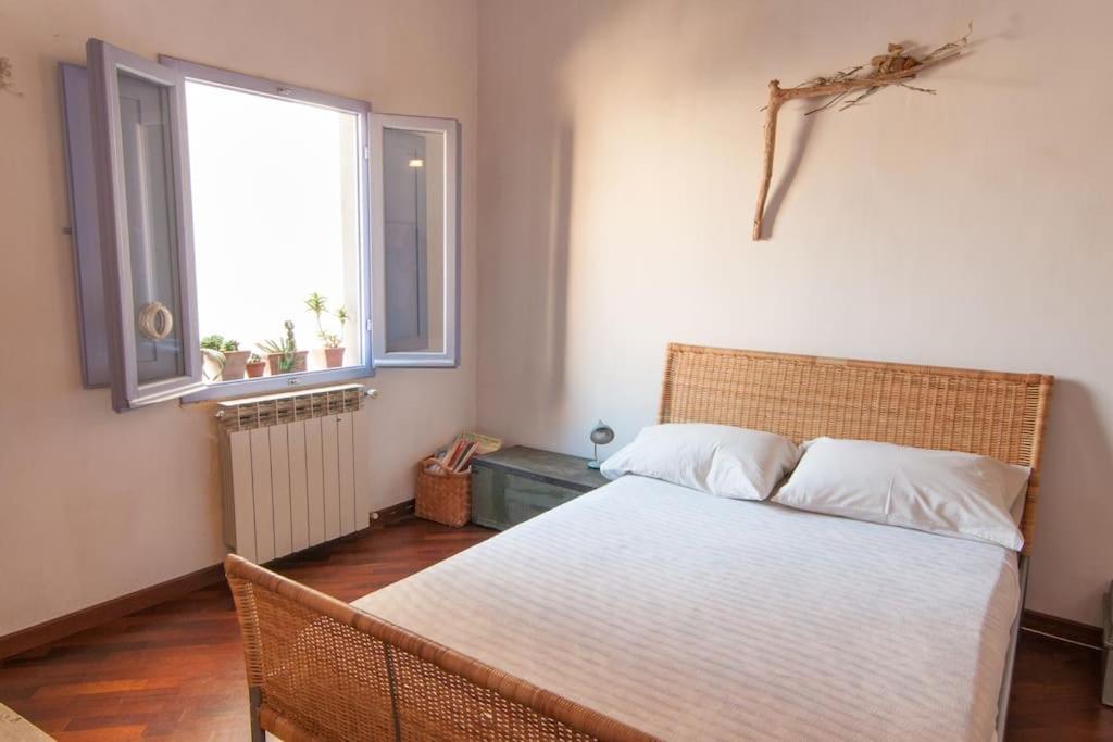 Romantic Apt In San Frediano Florence Exterior photo